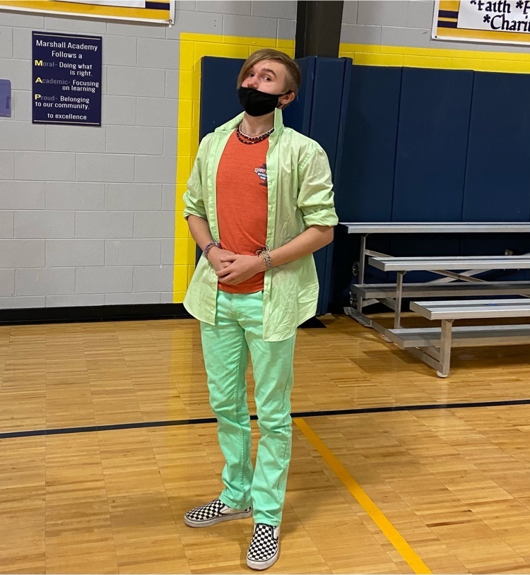 student dressed as 80’s