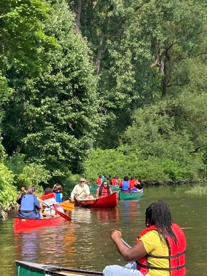 kids canoeing 
